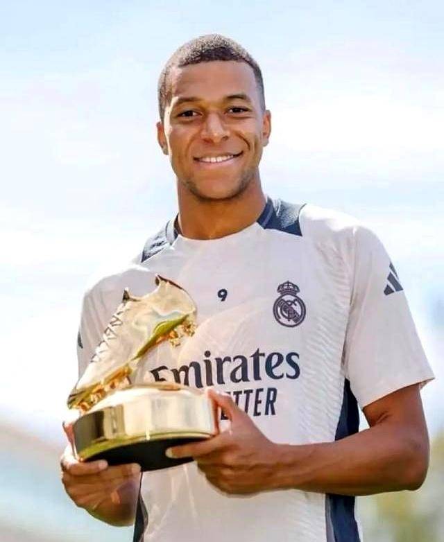 詹姆斯空砍准三双，15篮板大幅刷新个人赛季新高