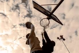 王建民在 2006 年对阵老虎投出完封胜，赛后接受全场球迷的热烈欢呼